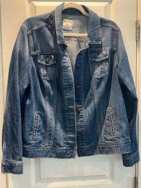 Old Navy Women's Medium Blue Denim Jacket - Classic Jean Jacket